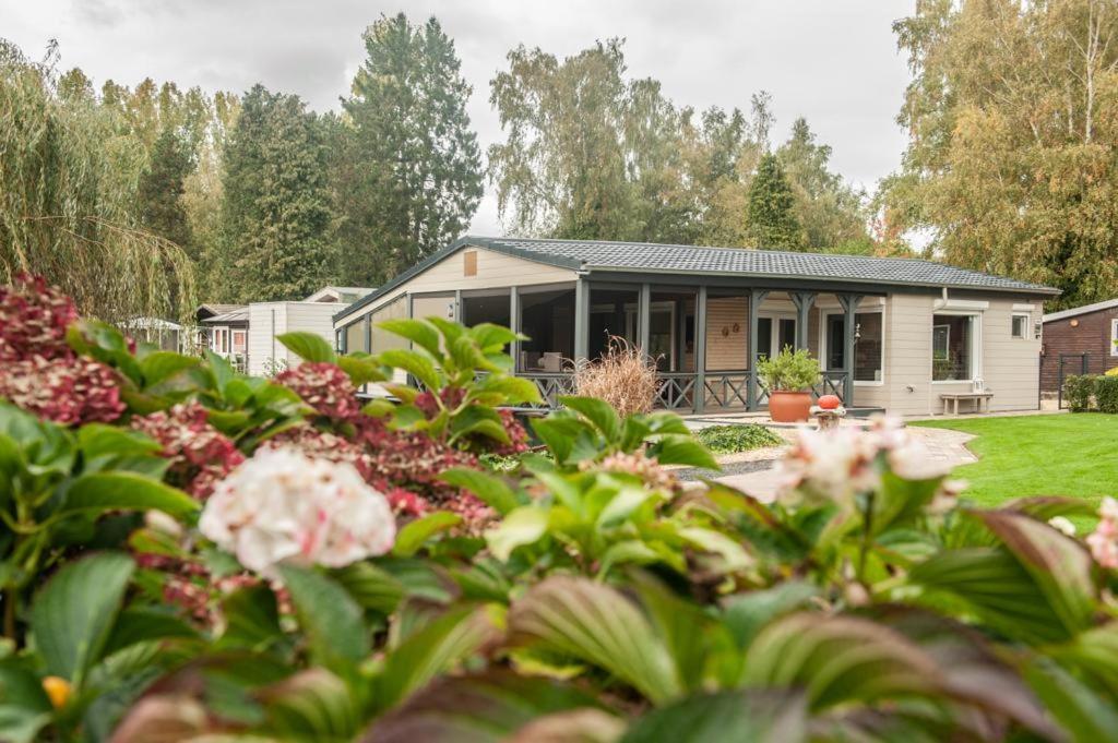 Prachtige Chalet Wabi Sabi Aan Het Water! Geel Exterior foto