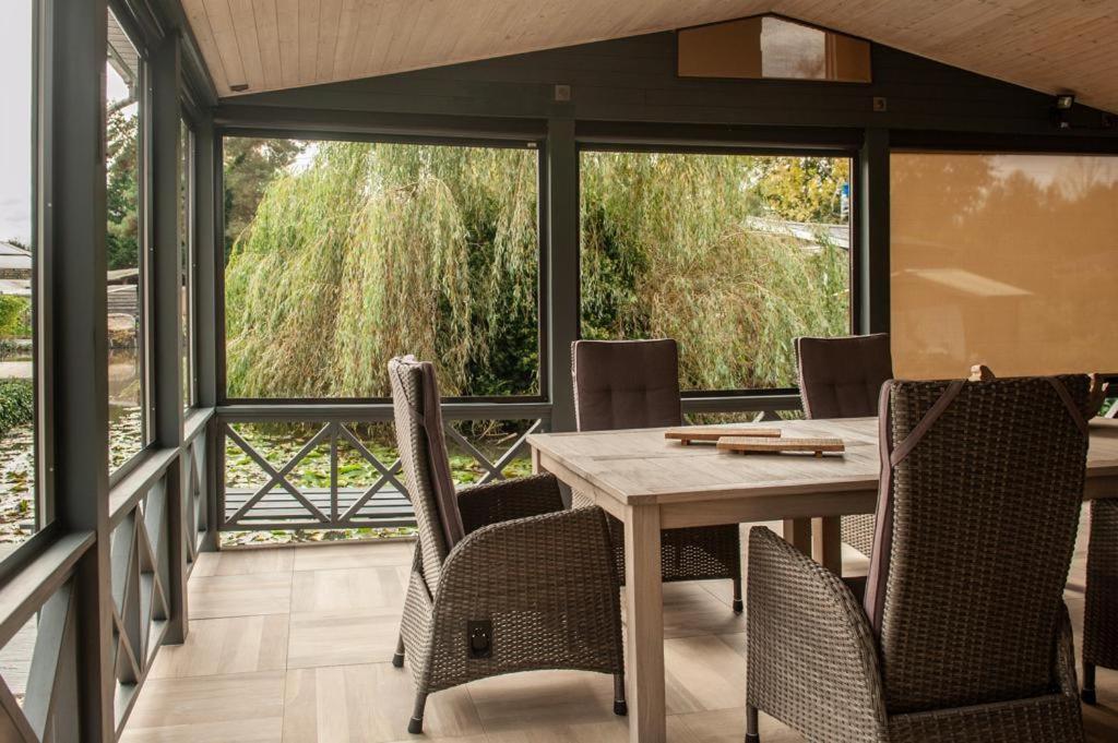 Prachtige Chalet Wabi Sabi Aan Het Water! Geel Exterior foto
